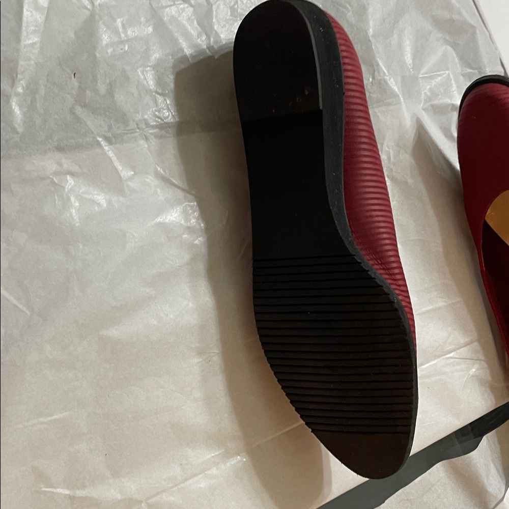 Salvatore Ferragamo Burgundy Flats size 6.5 B - Picture 2 of 3